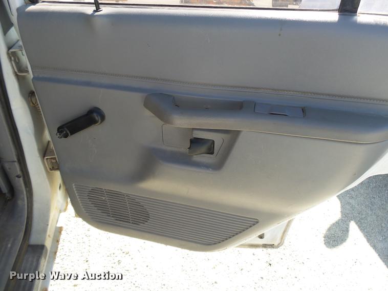 image for item DA2588 1995 Ford Explorer SUV