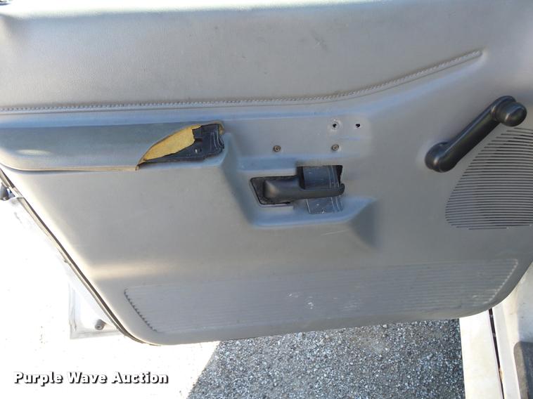 image for item DA2588 1995 Ford Explorer SUV