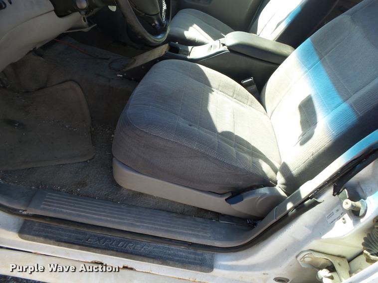 image for item DA2588 1995 Ford Explorer SUV