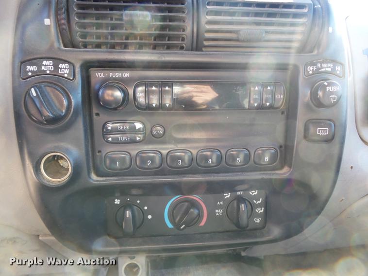 image for item DA2588 1995 Ford Explorer SUV