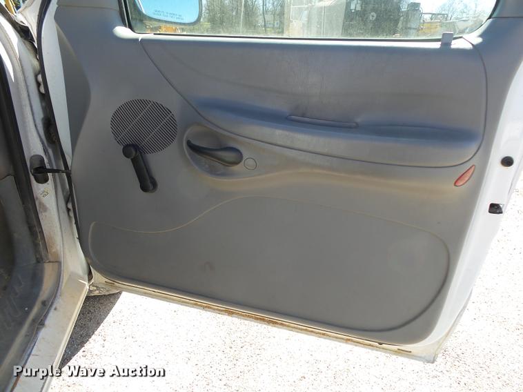 image for item DA2589 1997 Ford F150 pickup truck