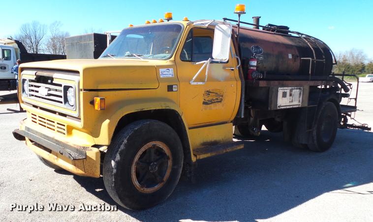 image for item DA2591 1984 Chevrolet Kodiak oil distributor truck