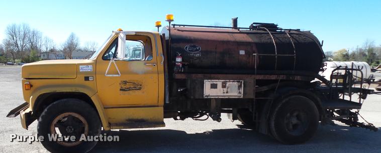 image for item DA2591 1984 Chevrolet Kodiak oil distributor truck