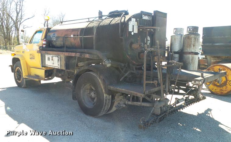 image for item DA2591 1984 Chevrolet Kodiak oil distributor truck