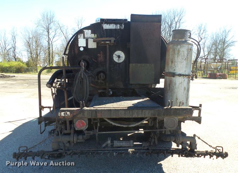 image for item DA2591 1984 Chevrolet Kodiak oil distributor truck