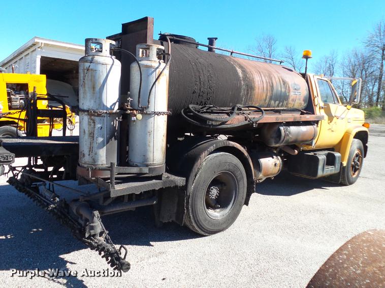 image for item DA2591 1984 Chevrolet Kodiak oil distributor truck