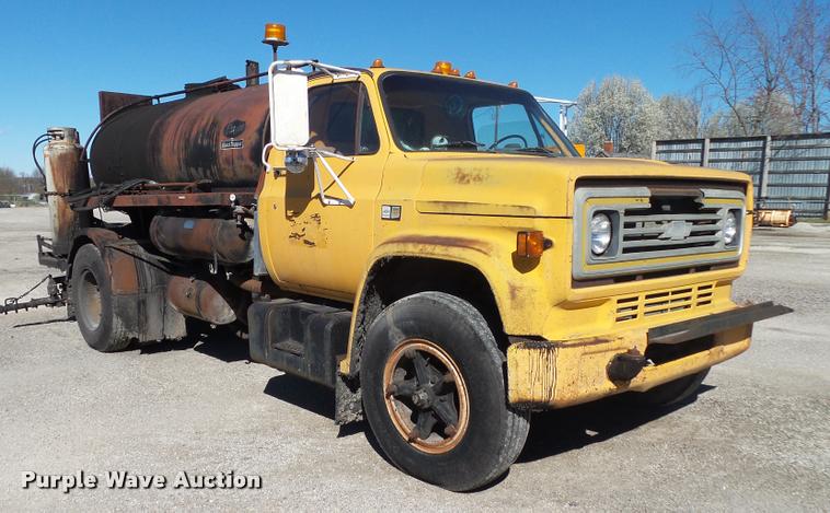 image for item DA2591 1984 Chevrolet Kodiak oil distributor truck