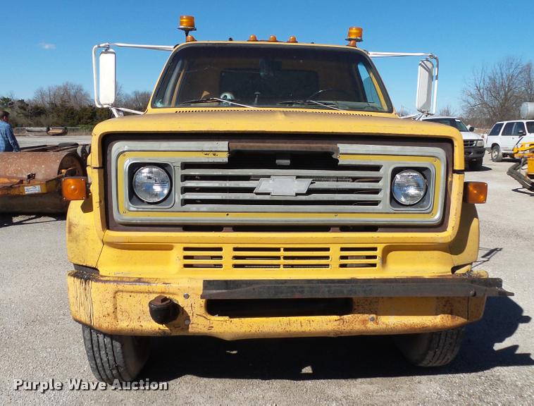 image for item DA2591 1984 Chevrolet Kodiak oil distributor truck