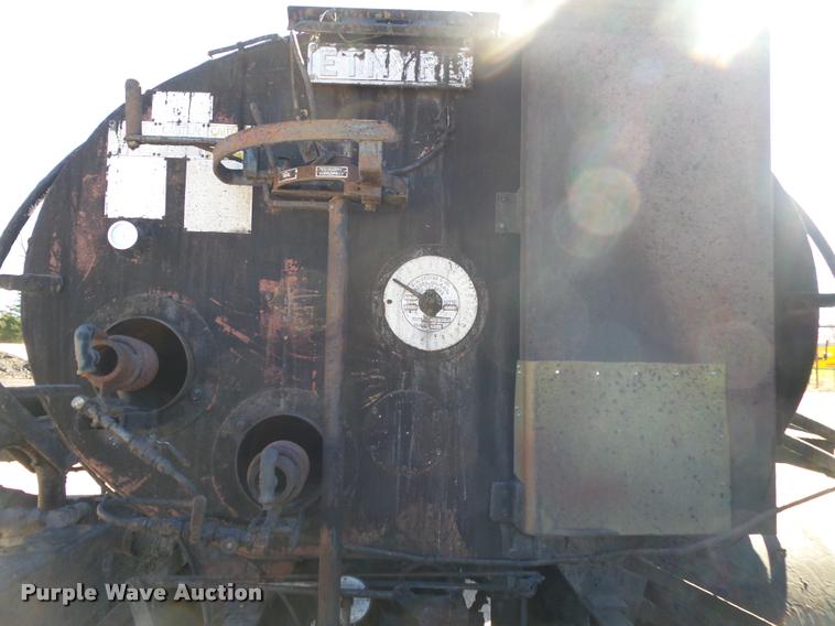 image for item DA2591 1984 Chevrolet Kodiak oil distributor truck