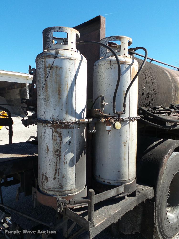 image for item DA2591 1984 Chevrolet Kodiak oil distributor truck