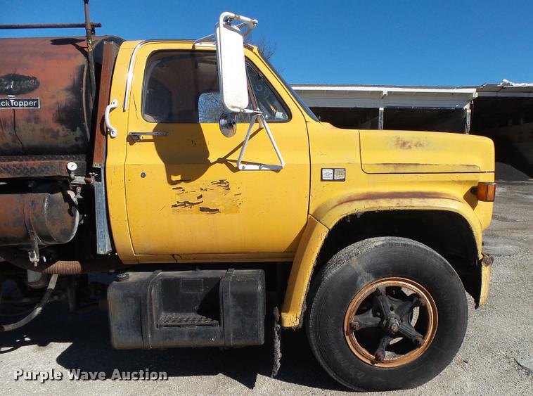 image for item DA2591 1984 Chevrolet Kodiak oil distributor truck