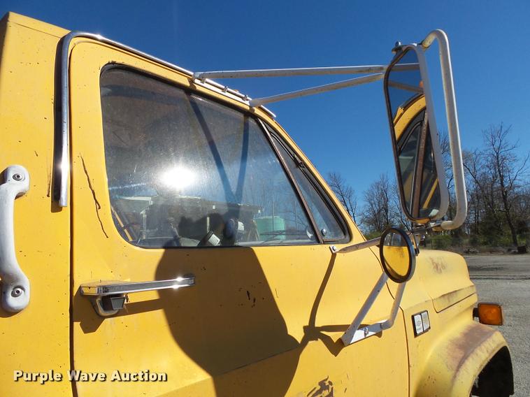 image for item DA2591 1984 Chevrolet Kodiak oil distributor truck