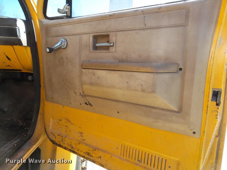 image for item DA2591 1984 Chevrolet Kodiak oil distributor truck