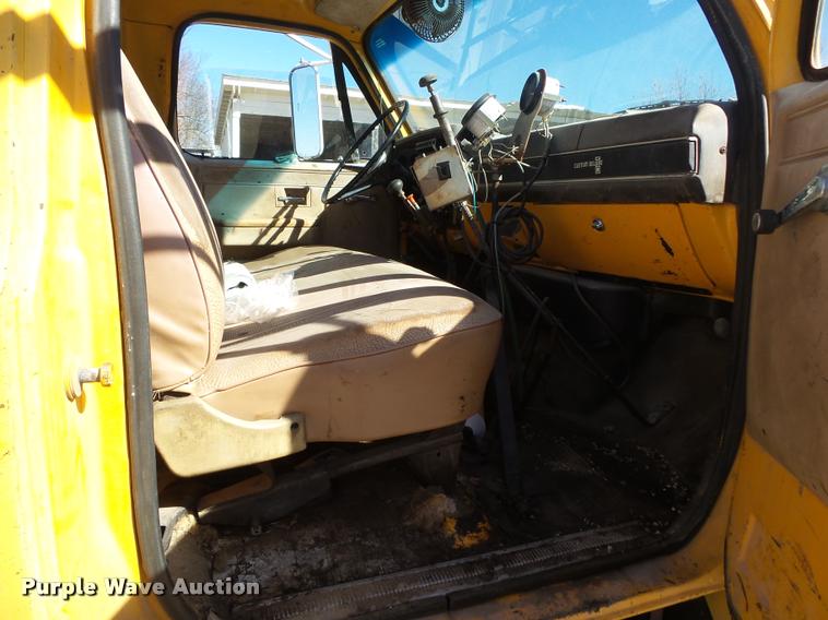 image for item DA2591 1984 Chevrolet Kodiak oil distributor truck