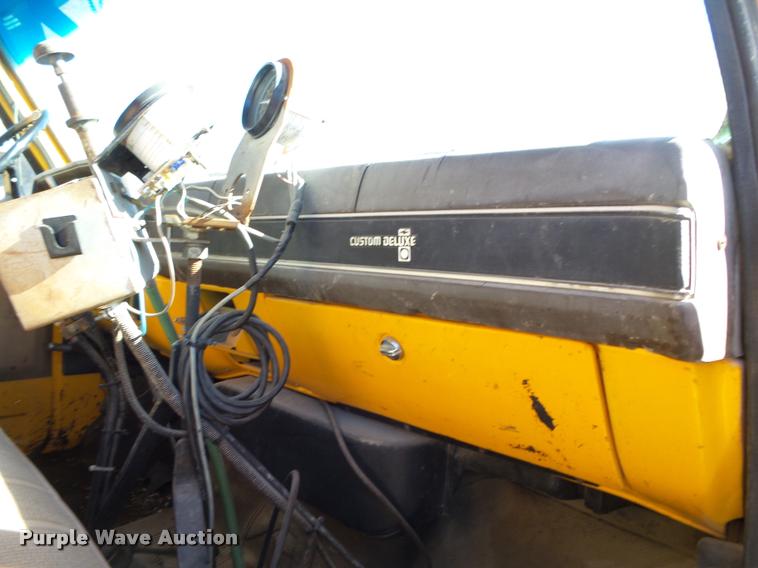 image for item DA2591 1984 Chevrolet Kodiak oil distributor truck