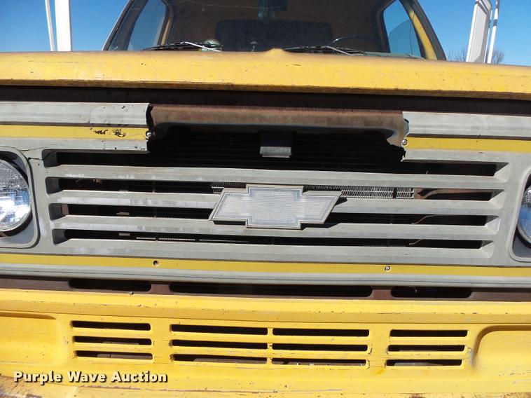 image for item DA2591 1984 Chevrolet Kodiak oil distributor truck