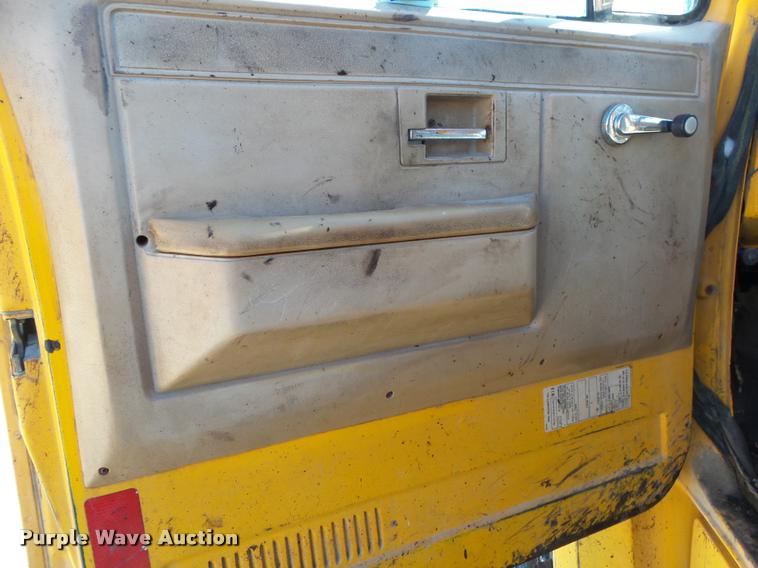 image for item DA2591 1984 Chevrolet Kodiak oil distributor truck