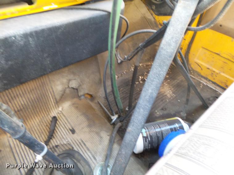 image for item DA2591 1984 Chevrolet Kodiak oil distributor truck