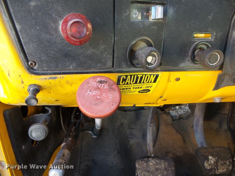 image for item DA2591 1984 Chevrolet Kodiak oil distributor truck