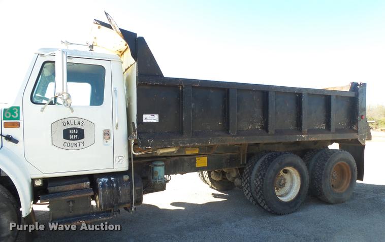 image for item DA2594 1995 International 4900 dump truck