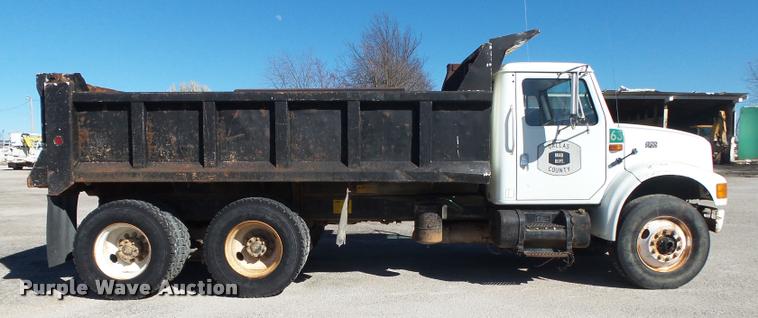 image for item DA2594 1995 International 4900 dump truck