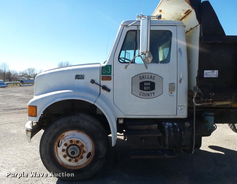 image for item DA2594 1995 International 4900 dump truck