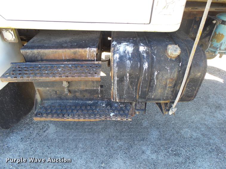 image for item DA2594 1995 International 4900 dump truck