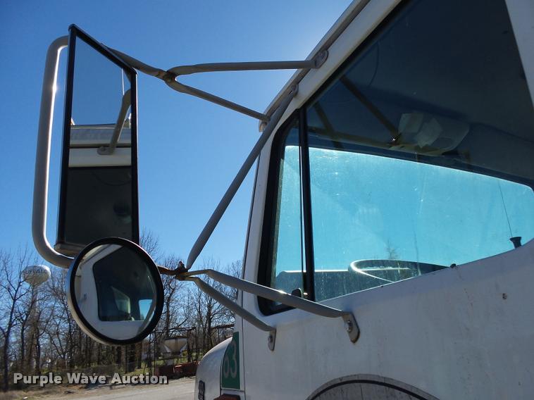 image for item DA2594 1995 International 4900 dump truck