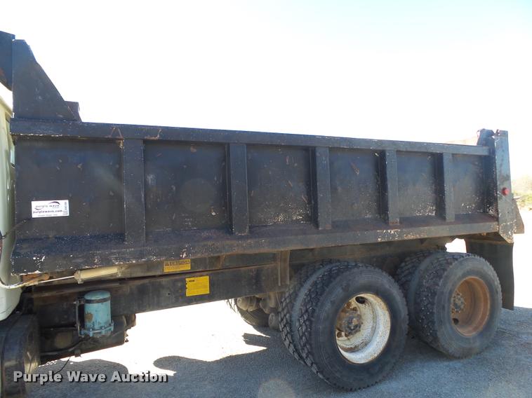 image for item DA2594 1995 International 4900 dump truck