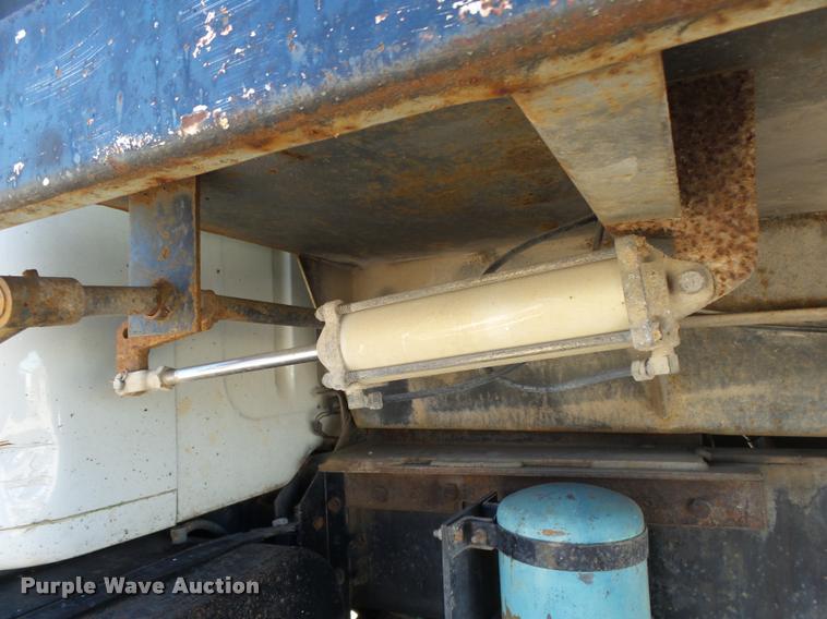 image for item DA2594 1995 International 4900 dump truck