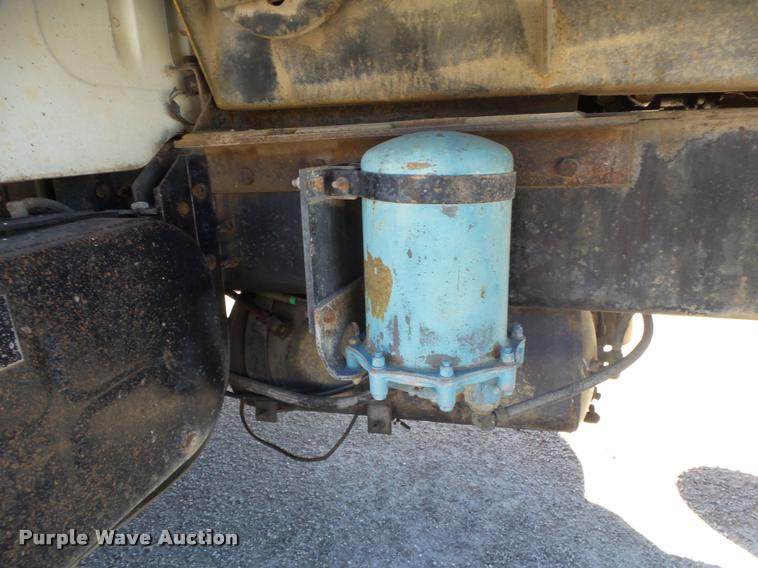 image for item DA2594 1995 International 4900 dump truck