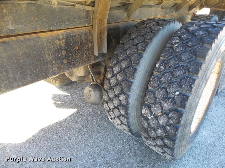 image for item DA2594 1995 International 4900 dump truck