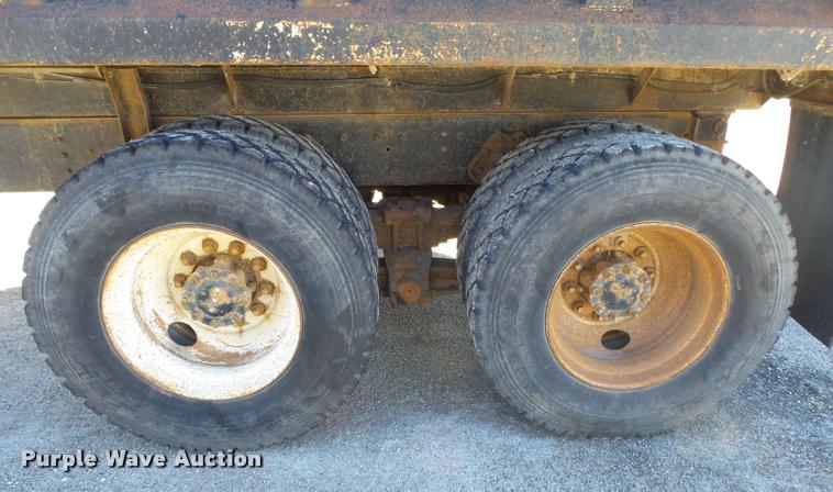 image for item DA2594 1995 International 4900 dump truck