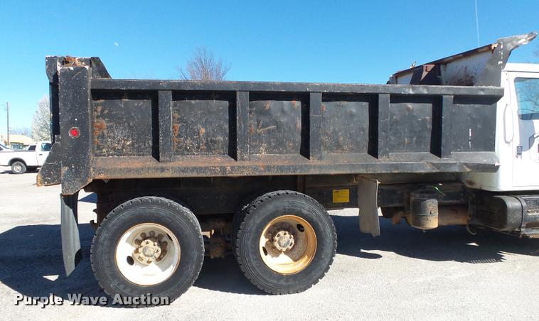 image for item DA2594 1995 International 4900 dump truck