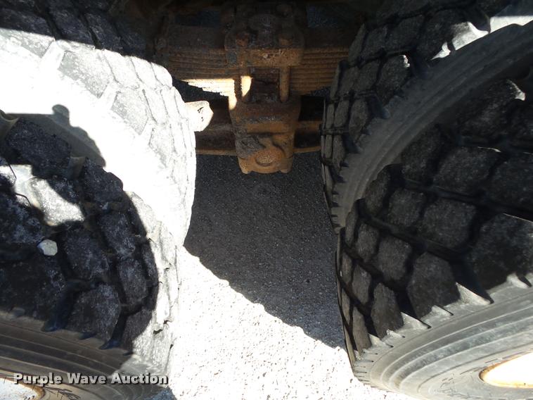 image for item DA2594 1995 International 4900 dump truck