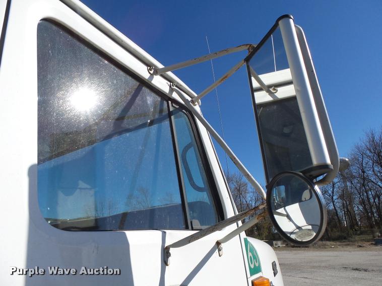 image for item DA2594 1995 International 4900 dump truck