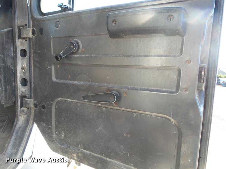 image for item DA2594 1995 International 4900 dump truck