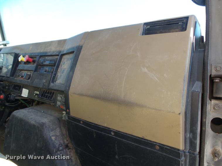 image for item DA2594 1995 International 4900 dump truck