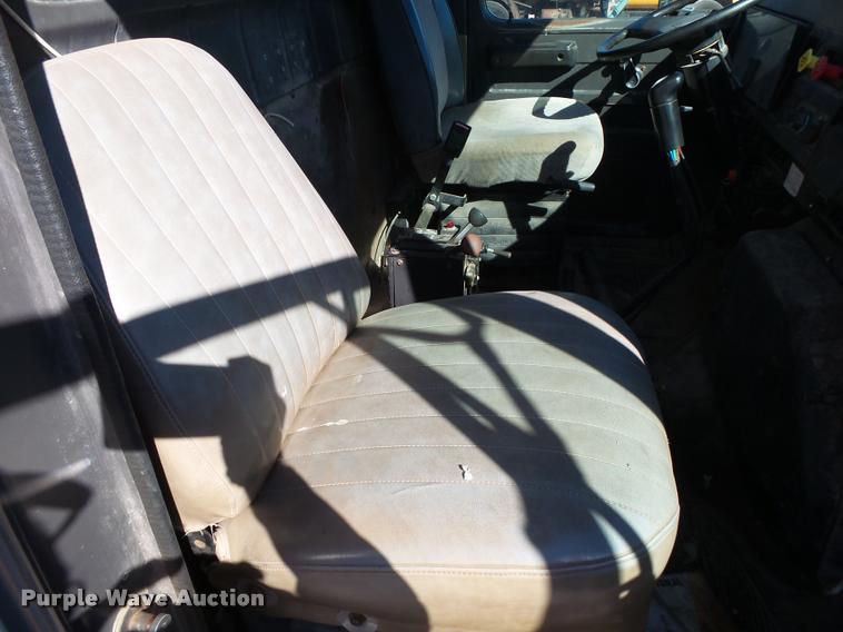 image for item DA2594 1995 International 4900 dump truck