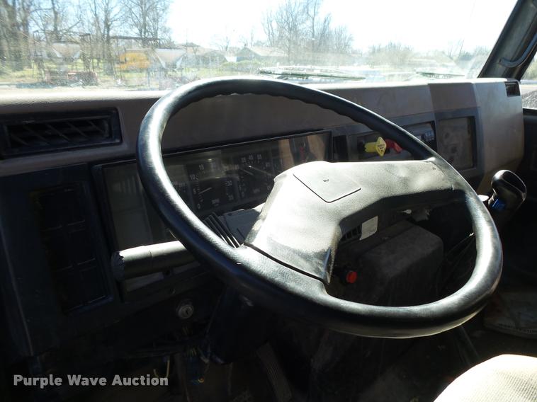 image for item DA2594 1995 International 4900 dump truck