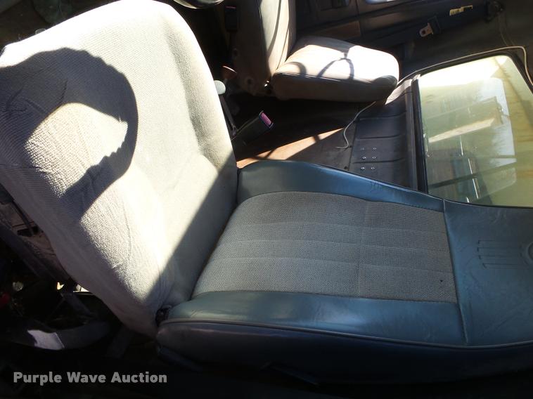 image for item DA2594 1995 International 4900 dump truck