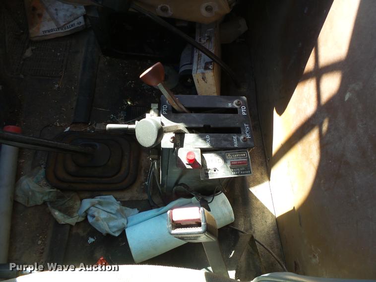 image for item DA2594 1995 International 4900 dump truck