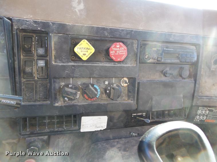 image for item DA2594 1995 International 4900 dump truck