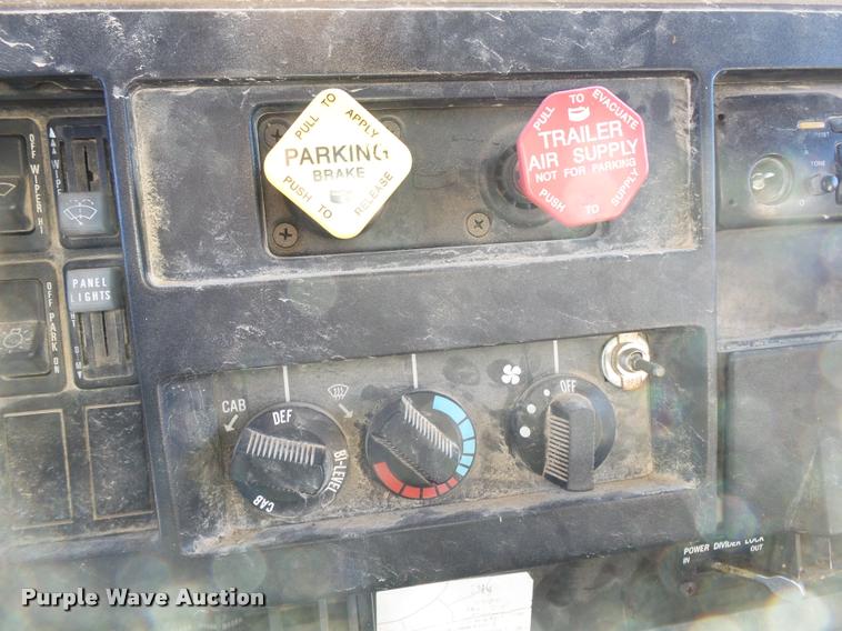 image for item DA2594 1995 International 4900 dump truck