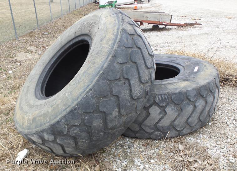 image for item DA9414 (2) Double Coin Mfg. 20.5R25 tires