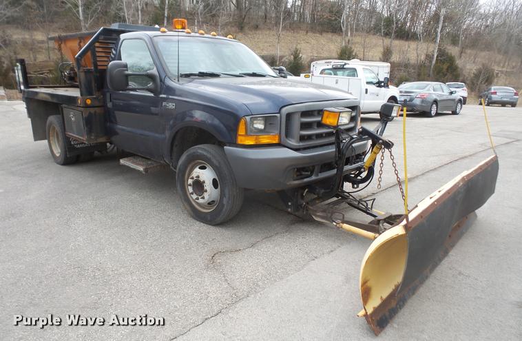 image for item DB0525 2001 Ford F450 Super Duty flatbed truck