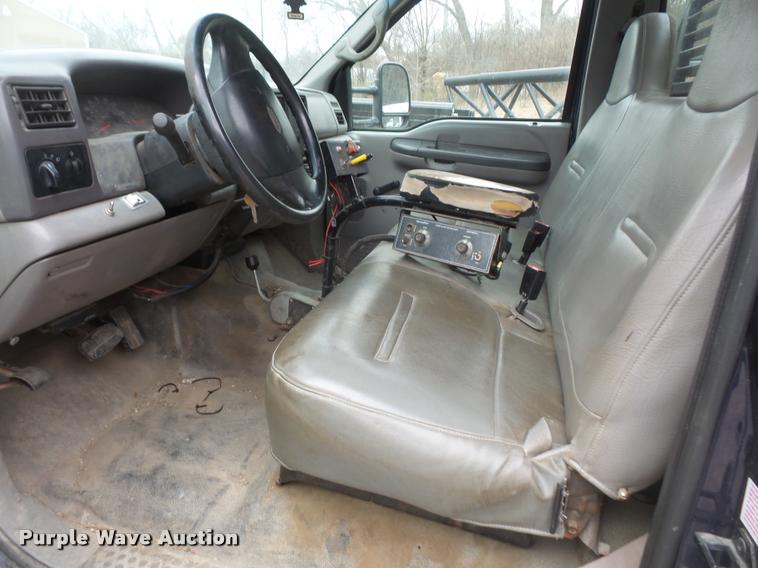 image for item DB0525 2001 Ford F450 Super Duty flatbed truck