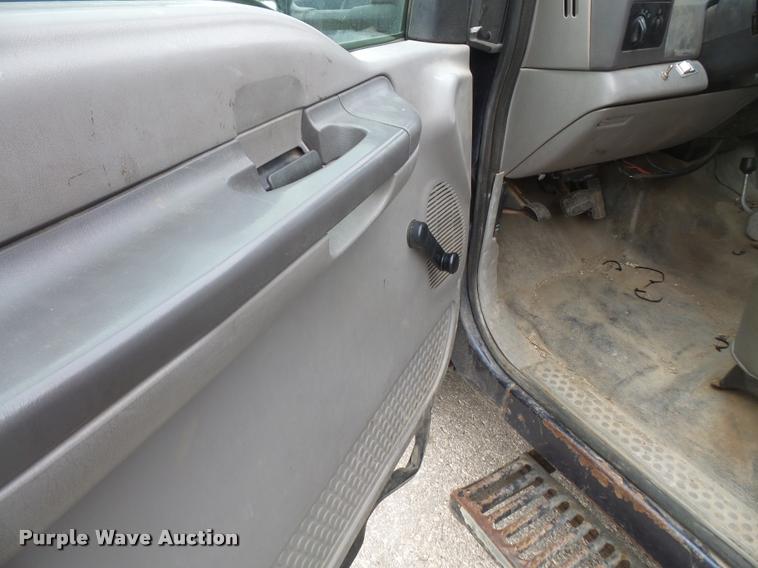 image for item DB0525 2001 Ford F450 Super Duty flatbed truck