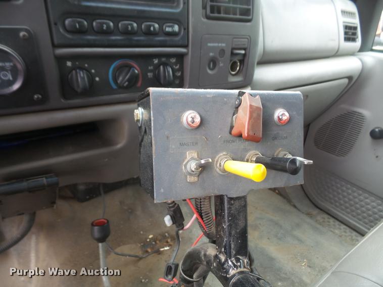 image for item DB0525 2001 Ford F450 Super Duty flatbed truck