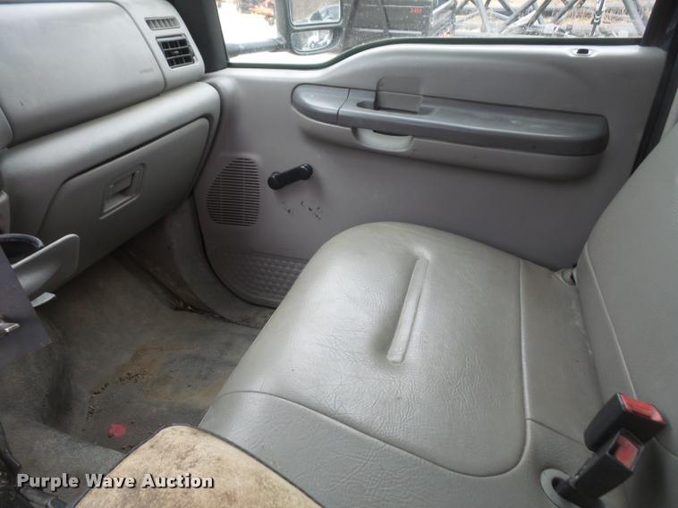 image for item DB0525 2001 Ford F450 Super Duty flatbed truck